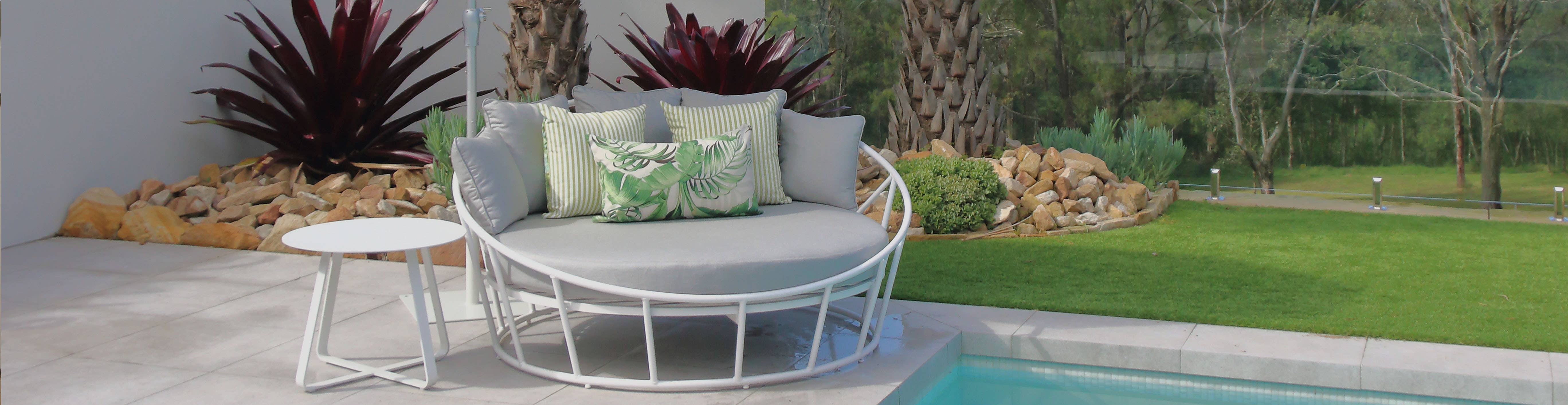 Daybeds & Sunloungers 