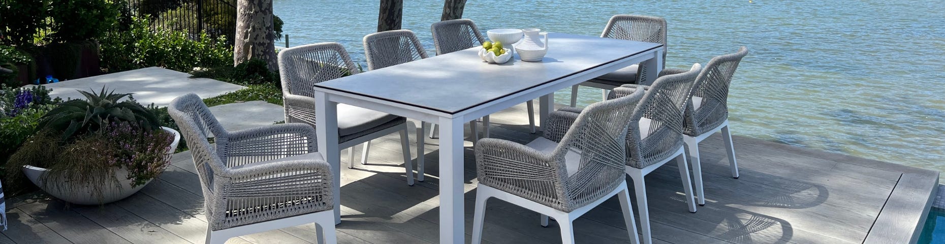 Outdoor Chairs & Tables