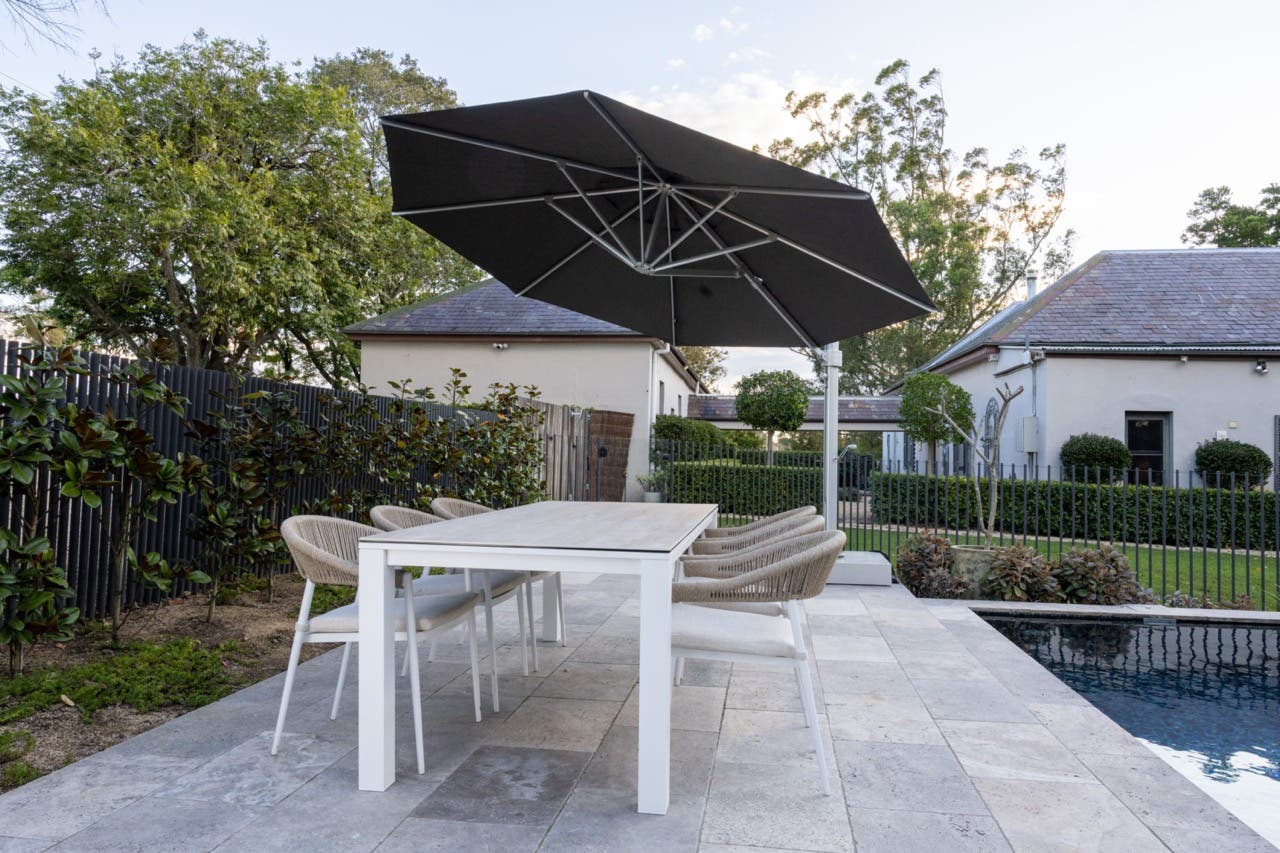 Instant Shade Umbrella with Adele Dining Setting