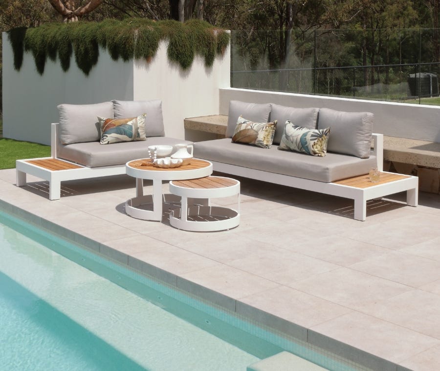 Outdoor Lounges at Outdoor Elegance